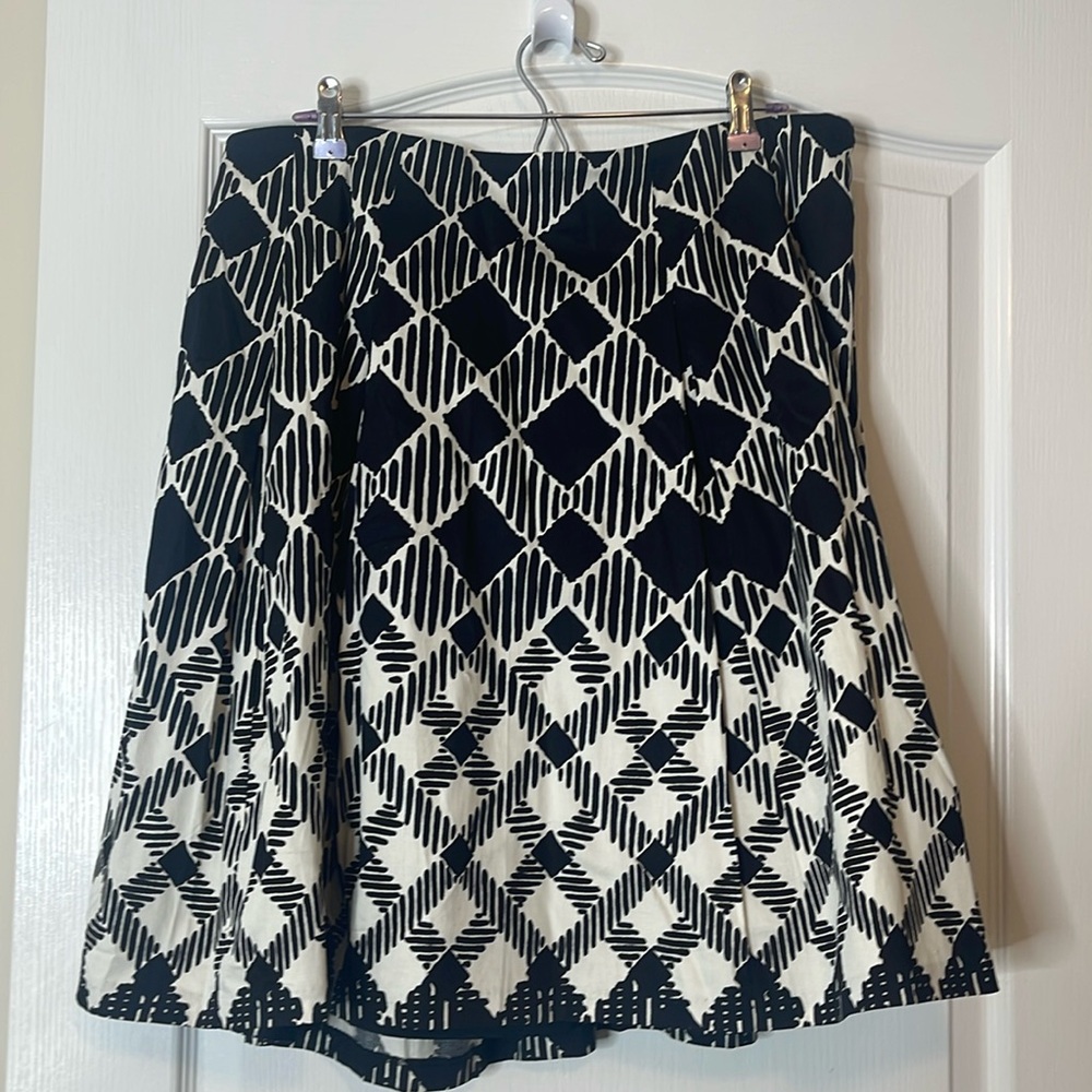 Talbots Geometric Print Full Skirt Black and Cream Size 16W